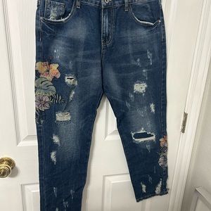 Women’s embroidered denim distressed jeans size medium